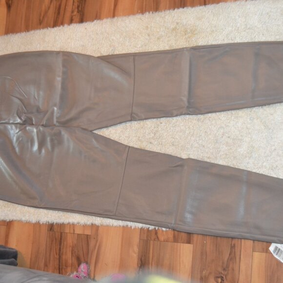NWT Fabletics Vegan Leather pull on Leggings - Willow Bark - Picture 5 of 5